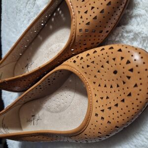 Valley Lane Tan Geometric Loafers
